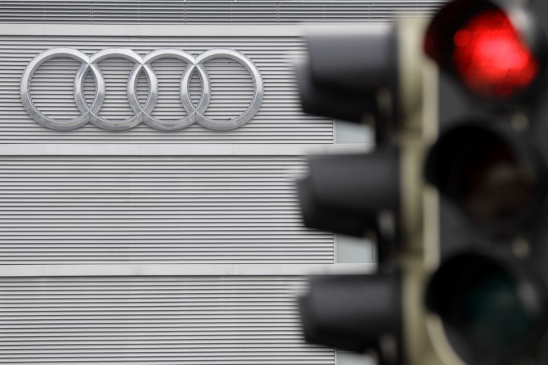 Německá prokuratura rozšířila počet vyšetřovaných v případu emisního skandálu Audi.