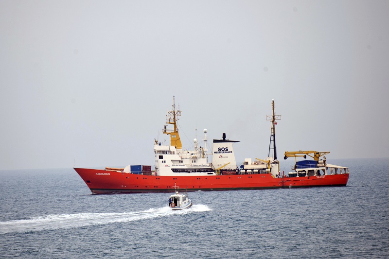 Loď Aquarius francouzské neziskové organizace SOS Méditerranée