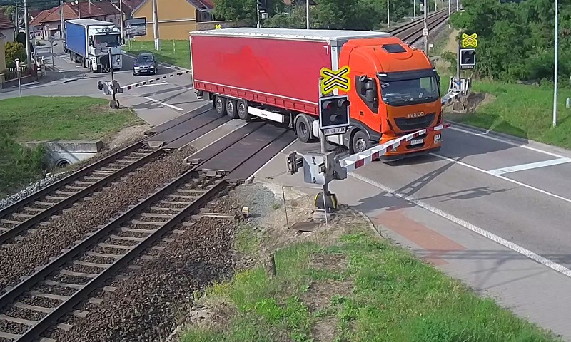 Kamion, po kterém policisté pátrají.
