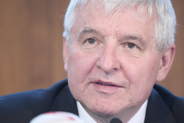 Guvernér České národní banky (ČNB) Jiří Rusnok vystoupil 12. června v Praze na tiskové konferenci ke zveřejnění Zprávy o finanční stabilitě 2017/2018. Guvernér České národní banky (ČNB) Jiří Rusnok vystoupil 12. června v Praze na tiskové konferenci ke zveřejnění Zprávy o finanční stabilitě 2017/2018.