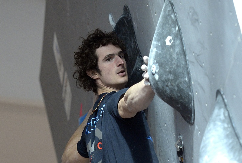 Adam Ondra při lezení. Adam Ondra při lezení.