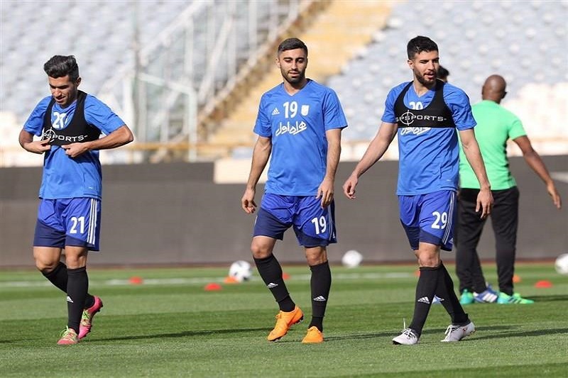 Íránská reprezentace řeší před startem fotbalového MS nečekaný problém.
