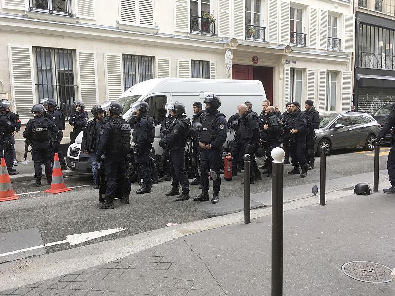 Francouzská policie na místě zásahu.