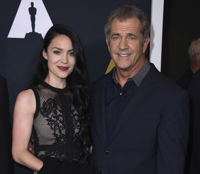 Mel Gibson a Rosalind Ross jsou spolu čtyři roky.