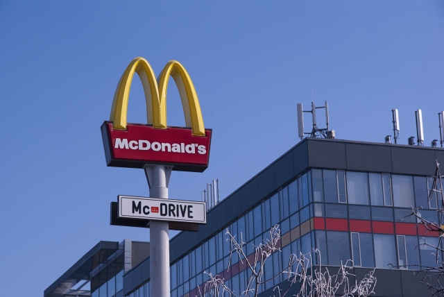 Ze zprávy vyplývá, že největší počet poboček na jednoho franšízanta je například u značky McDonald ́s. Ze zprávy vyplývá, že největší počet poboček na jednoho franšízanta je například u značky McDonald ́s.