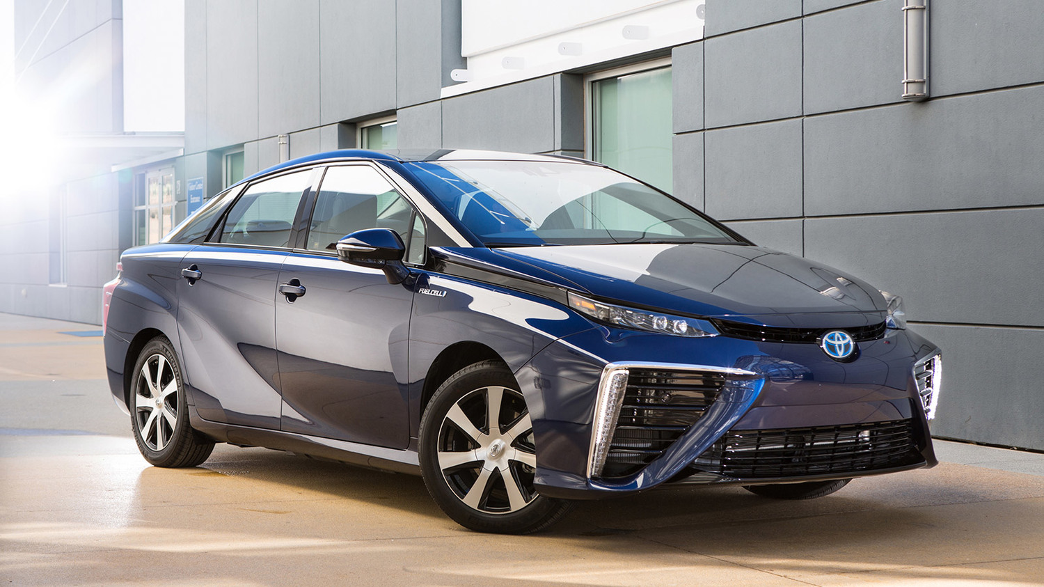 Toyota Mirai, vůz poháněný palivovými články.