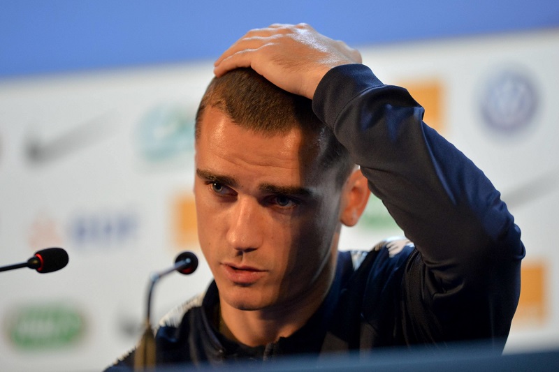 Francouzský útočník Antoine Griezmann pobavil společně s novinářem celý internet.