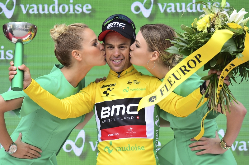 Cyklista Richie Porte po výhře v páté etapě Kolem Švýcarska. 