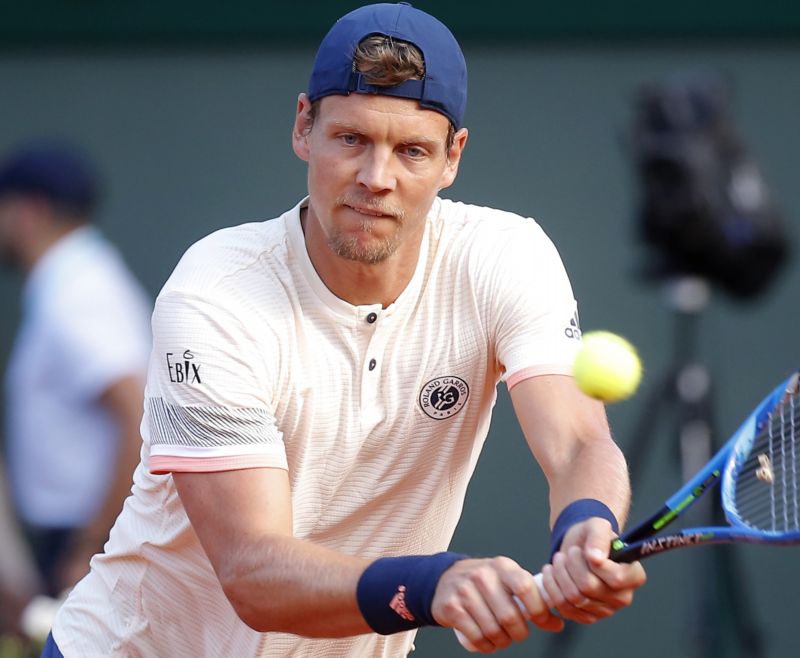 Tomáš Berdych ve Stuttgartu postoupil dál. Tomáš Berdych ve Stuttgartu postoupil dál.