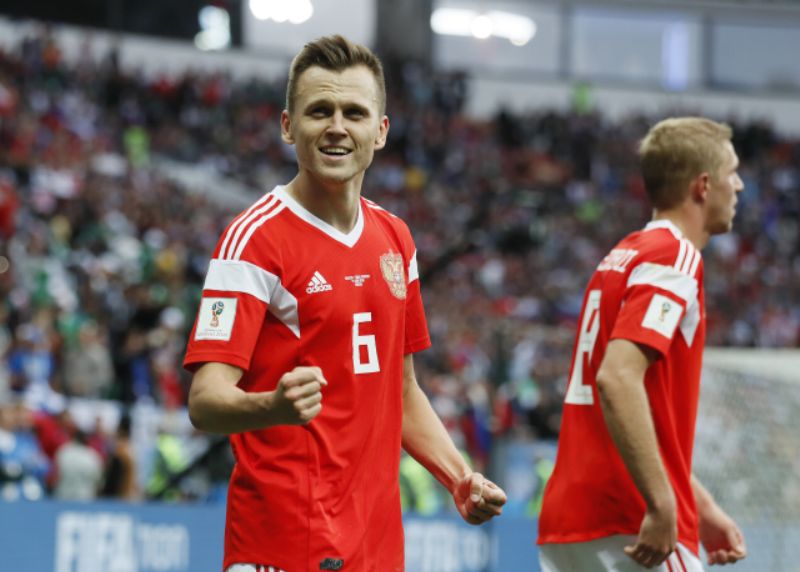 Střídající Denys Cheryshev vstřelil dva góly a pomohl k výhře 5:0.