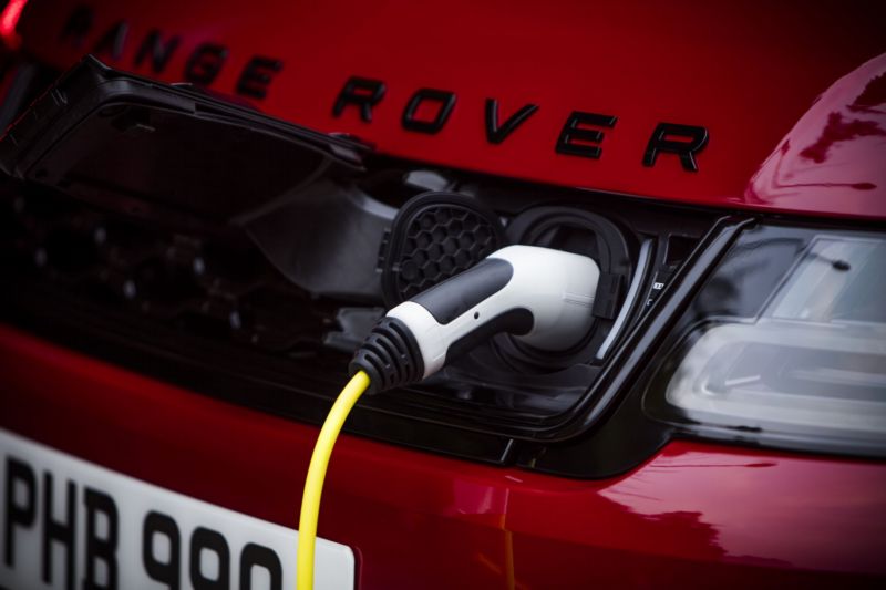 Čínské ministerstvo průmyslu zrušilo daňové úlevy pro téměř 2000 projektů elektromobilů (ilustrační foto).