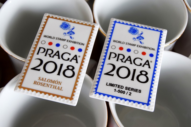 Pro sběratele vyrábí v Dubí jedinečnou sérii známek z porcelánu.