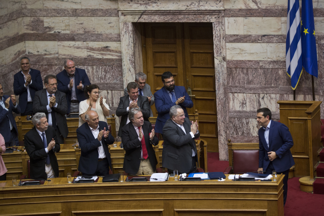 Řecký premiér Alexis Tsipras (vpravo).