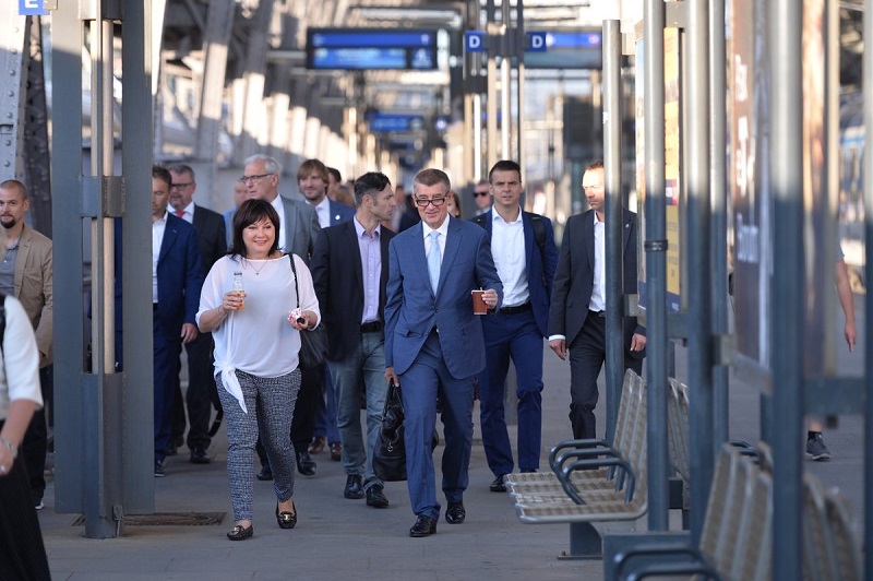 Vláda v pondělí navštívila Pardubický kraj. Vláda v pondělí navštívila Pardubický kraj.