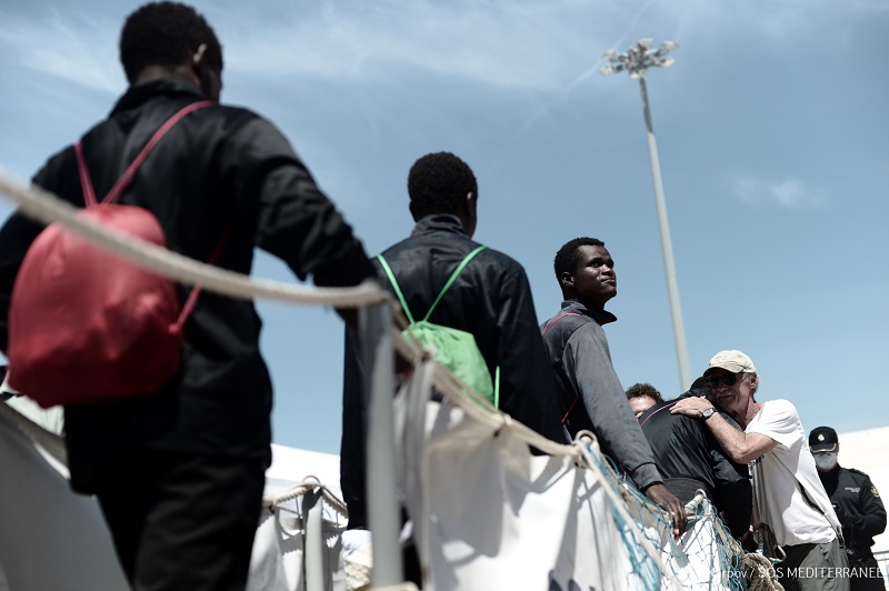 Polovina migrantů z lodě Aquarius se bude chtít dopravit do Francie.