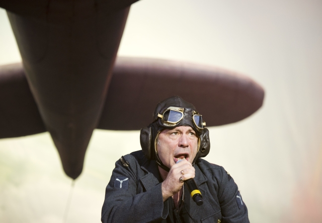 Zpěvák Bruce Dickinson z Iron Maiden.