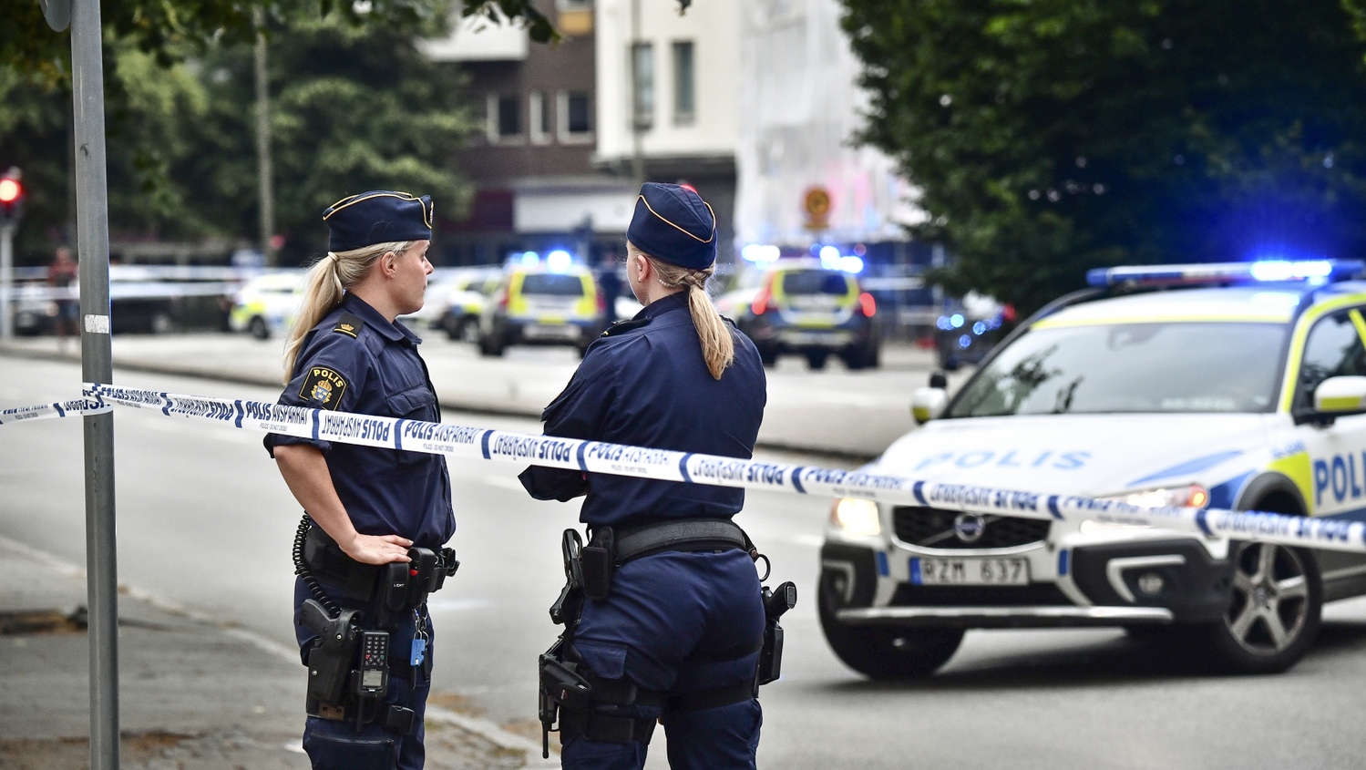 Policisté na místě střelby.