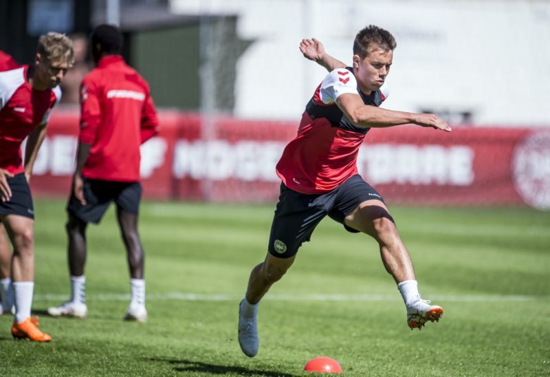 Jonas Knudsen dostal k narození dcery originální dárek. Jonas Knudsen dostal k narození dcery originální dárek.