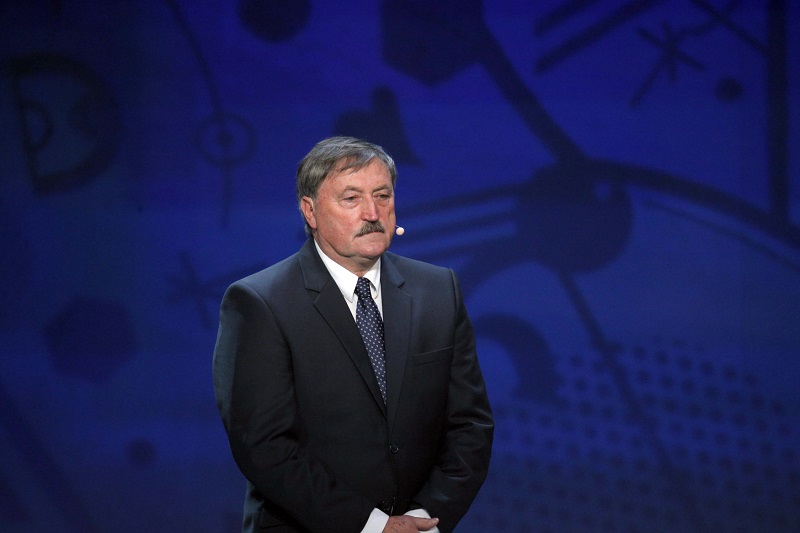 Legendární útočník Antonín Panenka očekává na fotbalovém šampionátu několik dalších překvapení. Legendární útočník Antonín Panenka očekává na fotbalovém šampionátu několik dalších překvapení.