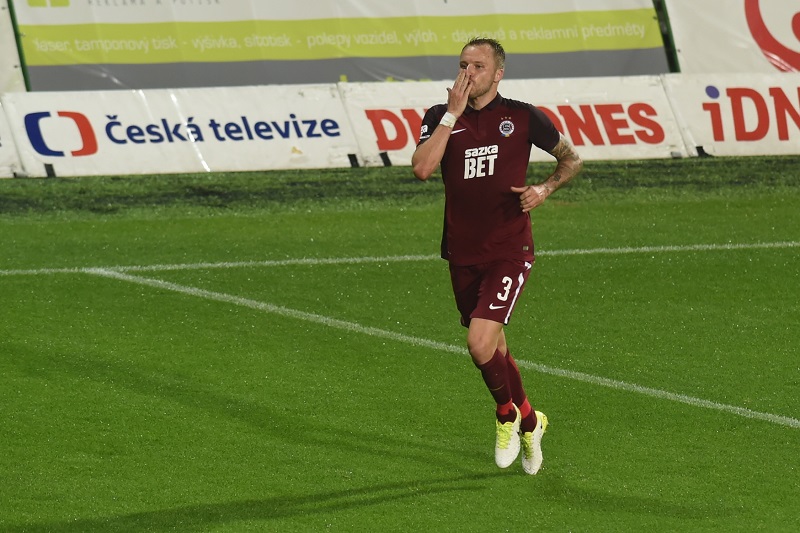 Bývalý reprezentační obránce Michal Kadlec by se mohl vrátit k týmu Slovácka.
