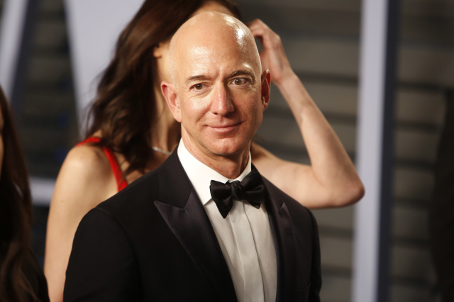 Zakladatel společnosti Amazon Jeff Bezos. Zakladatel společnosti Amazon Jeff Bezos.