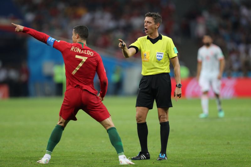Cristiano Ronaldo v zápase se Španělskem. 