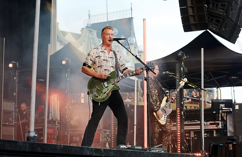 Zpěvák a kytarista skupiny Queens of the Stone Age Josh Homme.