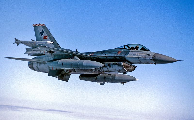 Stíhací letoun F-16.
