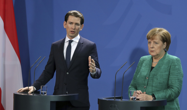 Sebastian Kurz a Angela Merkelová.