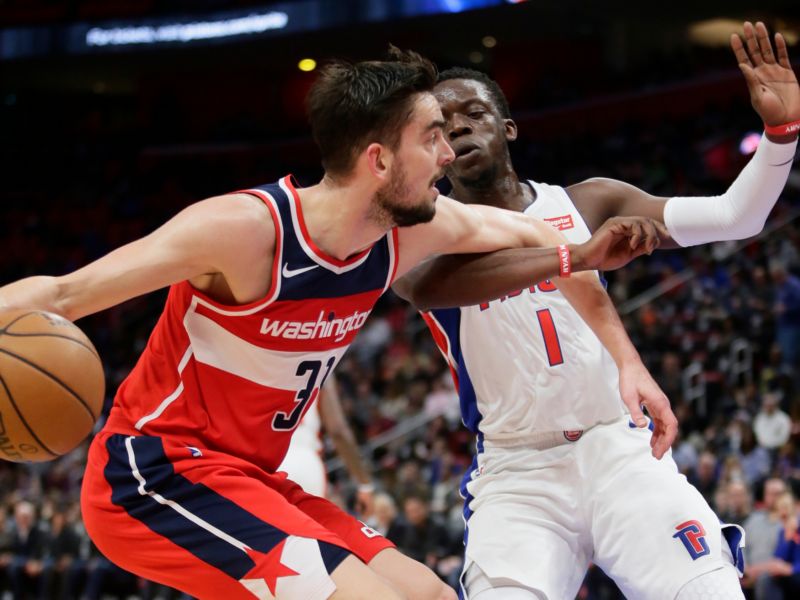Tomáš Satoranský v jednom ze zápasů NBA v dresu Wizards. 