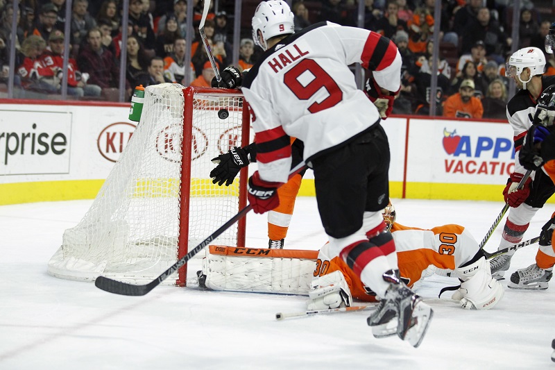 Taylor Hall získal trofej pro nejužitečnějšího hráče NHL.
