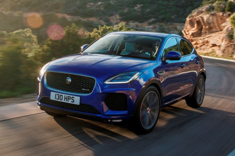 Jaguar E-Pace disponuje hospodárným zážehovým motorem s výkonem 200 koní. 
