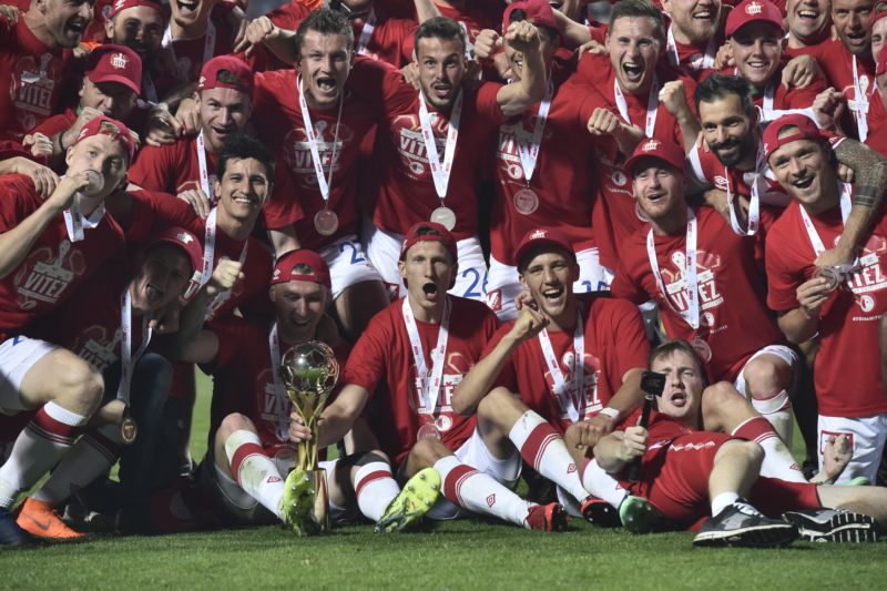 Fotbalisté Slavie a Slovanu Bratislava sehrají místo zrušeného Superpoháru přátelák.