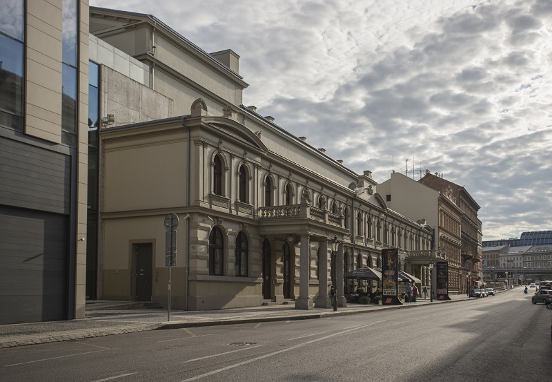 Akce United Islands of Prague se koná v karlínském divadle.