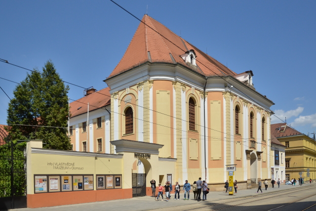 Budova Vlastivědného muzea v Olomouci.