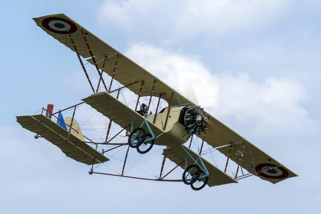 Aviatik zdolal na replice letounu z r. 1913 cestu z ČR do Francie.