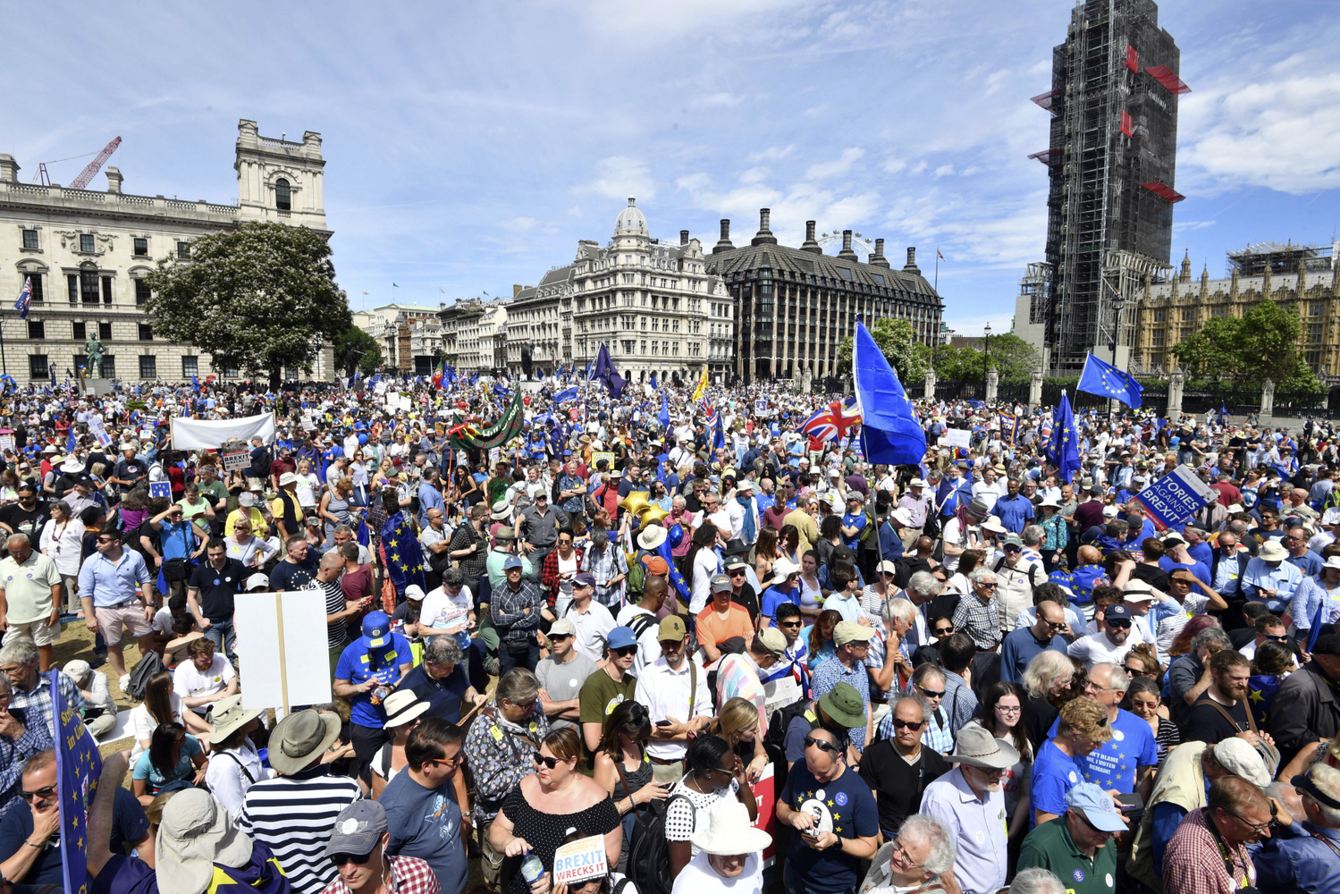 Tisíce odpůrců brexitu žádaly v Londýně nové referendum.