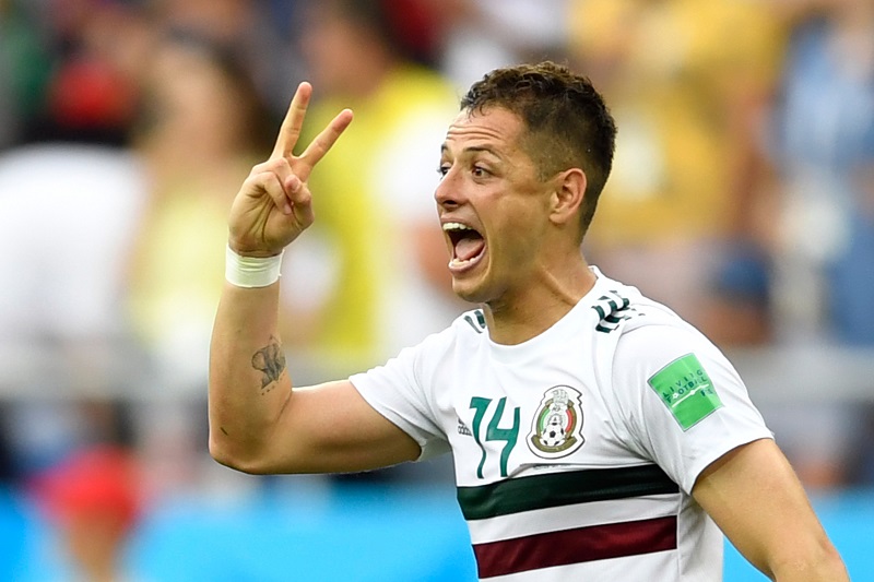 Javier Hernández slaví druhou trefu do sítě Jižní Koreje.