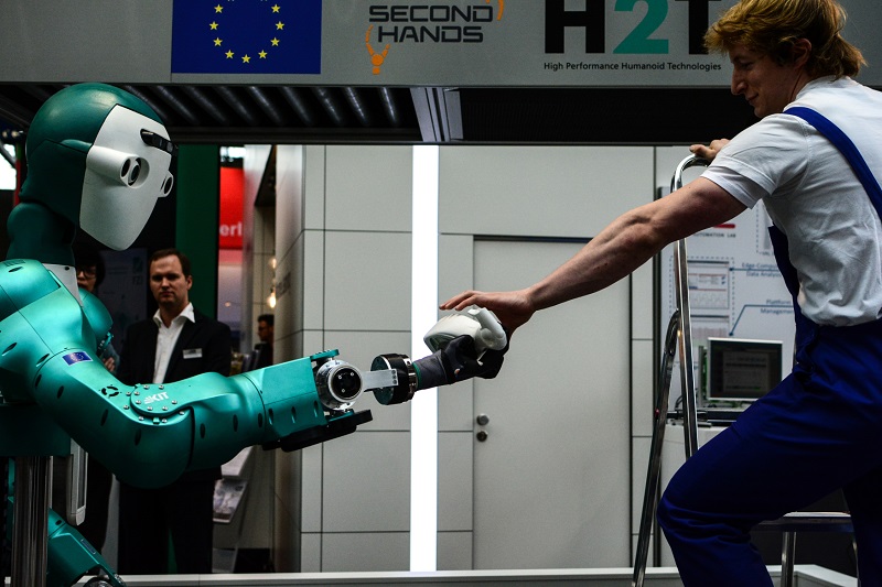 Roboti se brzy stanou oblíbenými osobními asistenty. Budou spolehliví, dochvilní a přesní.