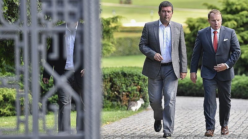 Předseda ČSSD Jan Hamáček (vlevo) a Miroslav Poche.