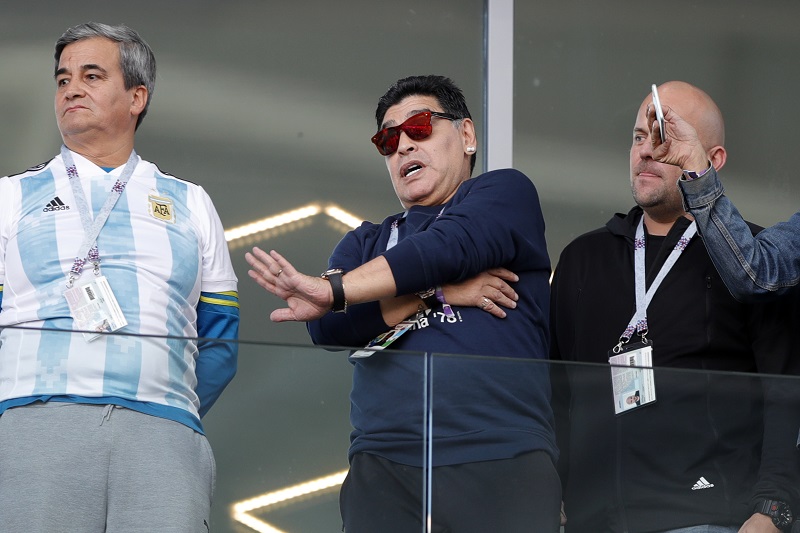 Argentinská legenda Diego Maradona se chce setkat s hráči.