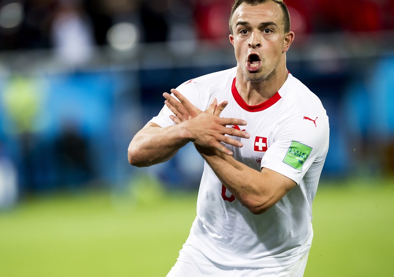 Shaqiri při oslavách gólu předvedl i toto gesto. Shaqiri při oslavách gólu předvedl i toto gesto.