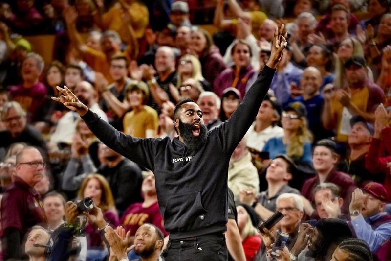James Harden se stal poprvé v kariéře nejužitečnějším hráčem NBA. James Harden se stal poprvé v kariéře nejužitečnějším hráčem NBA.