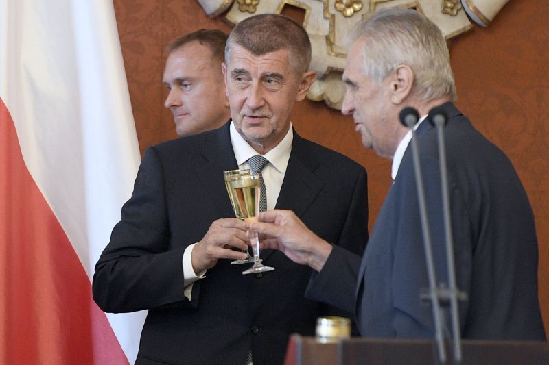 Andrej Babiš a Miloš Zeman (vpravo).