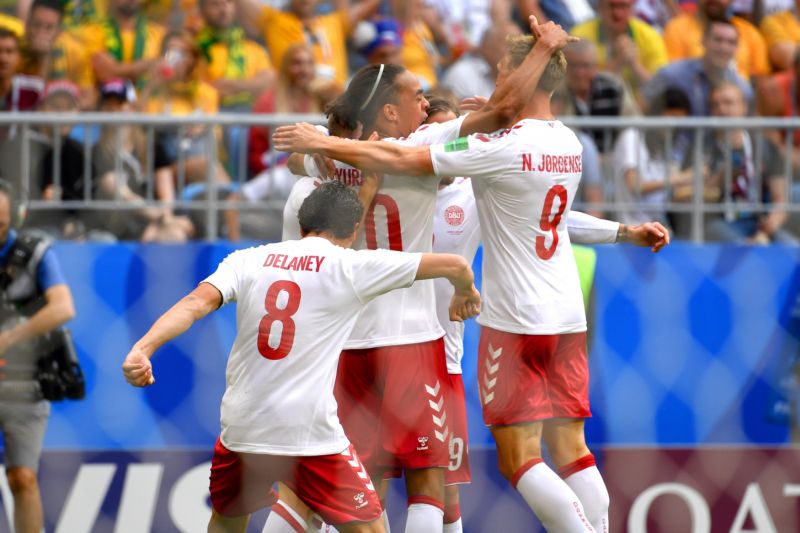Dánští fotbalisté hrají proti Francii o postup do osmifinále.