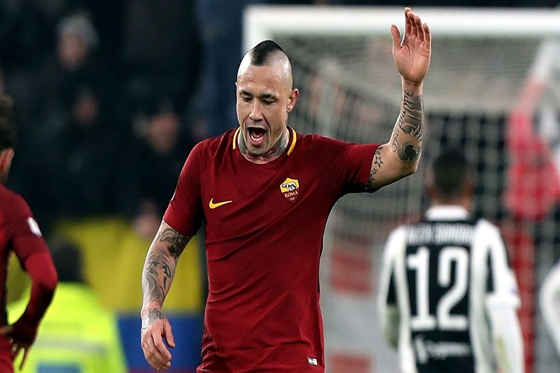 Belgický záložník Radja Nainggolan přestoupil z AS Řím do milánského Interu.