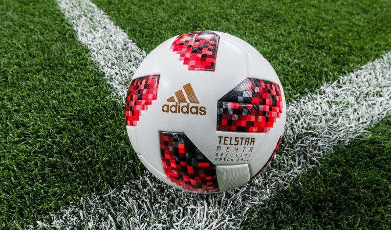 Od osmifinále se na světovém šampionátu bude hrát s novým míčem.
