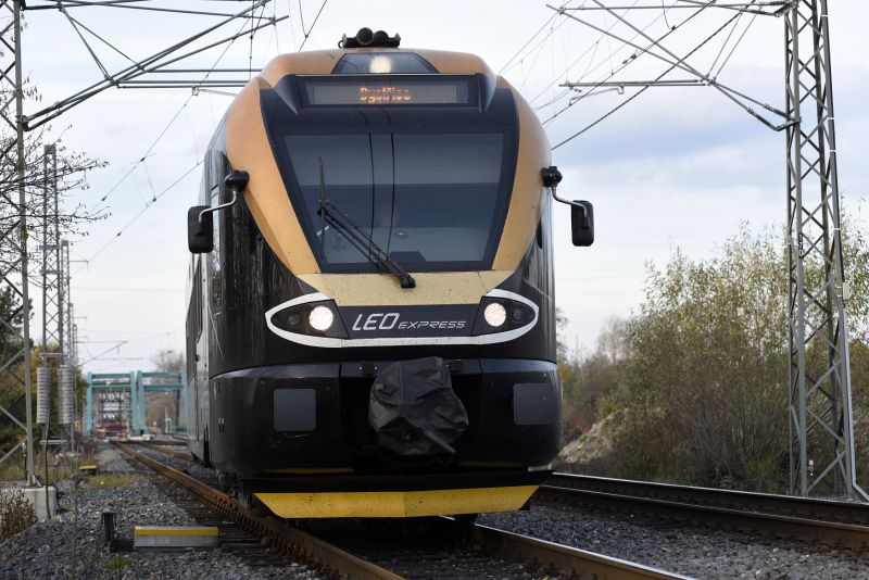 Vlak Leo Express.