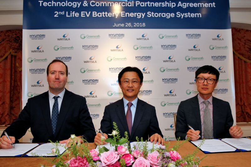 Javier Cavada, prezident společnosti Wärtsilä Energy Solutions; Dr. Youngcho Chi, výkonný viceprezident pro strategii a technologie a hlavní ředitel inovací Hyundai Motor Group; John Jung, prezident a generální ředitel společnosti Greensmith Energy (zleva).