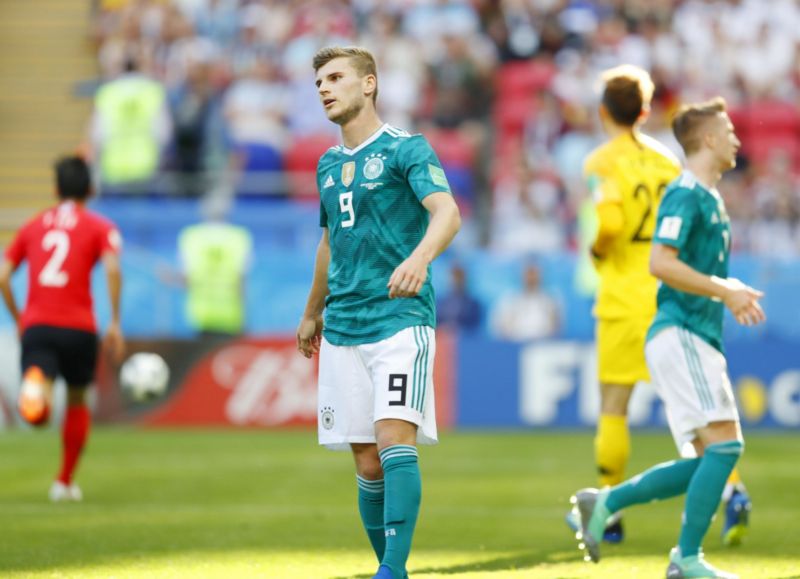Němečtí fotbalisté nedostanou žádné prémie. Němečtí fotbalisté nedostanou žádné prémie.